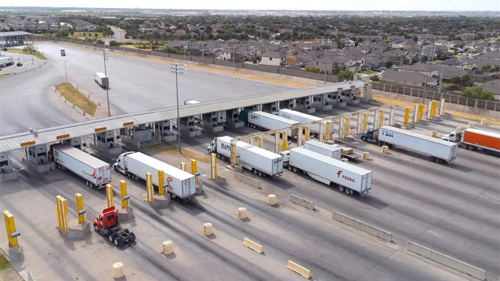 Baja el cruce de tráileres de Nuevo Laredo a EU por este motivo