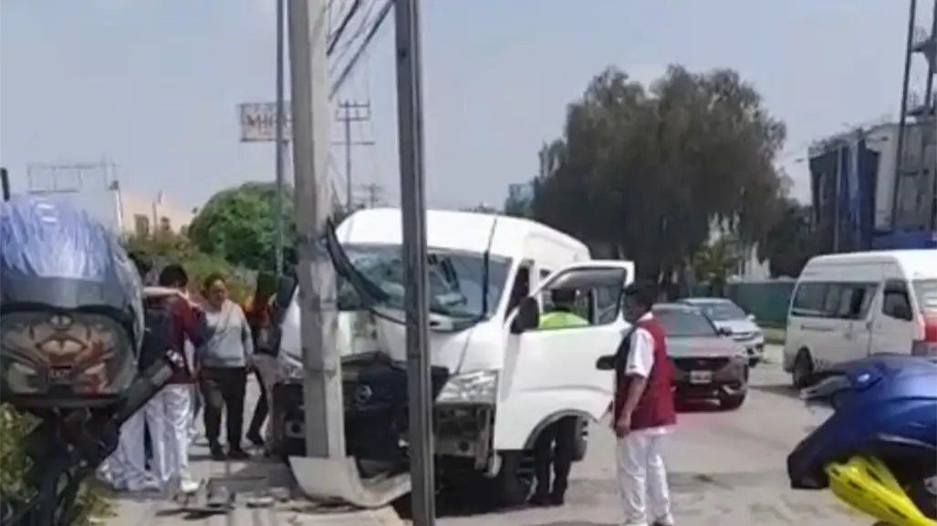 Cinco estudiantes resultan heridos tras choque de transporte escolar en Coacalco