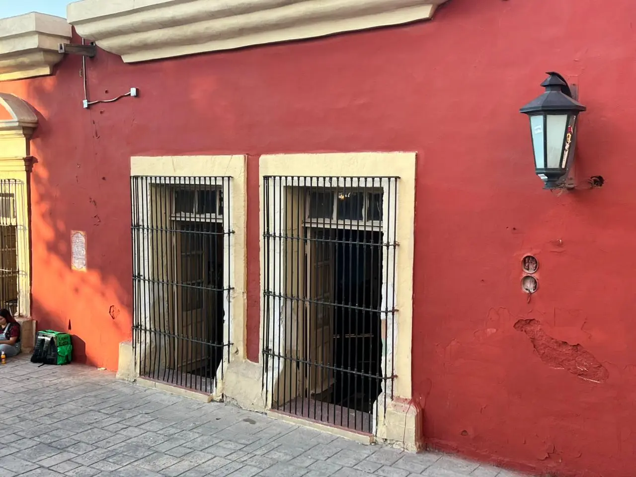 El mito popular sostiene que, aún hoy, las almas de las mujeres asesinadas vagan por el callejón Santos Rojo.  (Fotografía: Leslie Delgado)