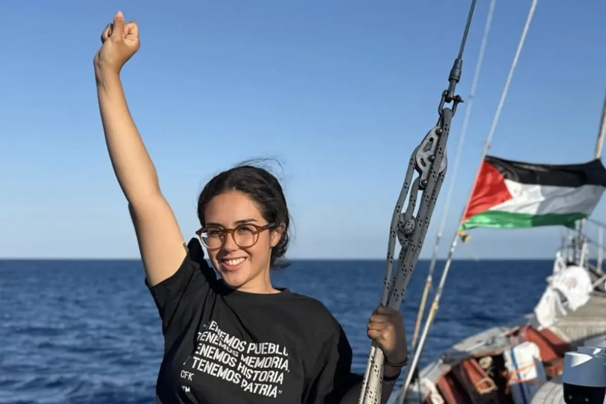 Arlín Gabriela Medrano Guzmán mexicana en la Flotilla Global Sumud. Foto: @arlinmedrano | Canva