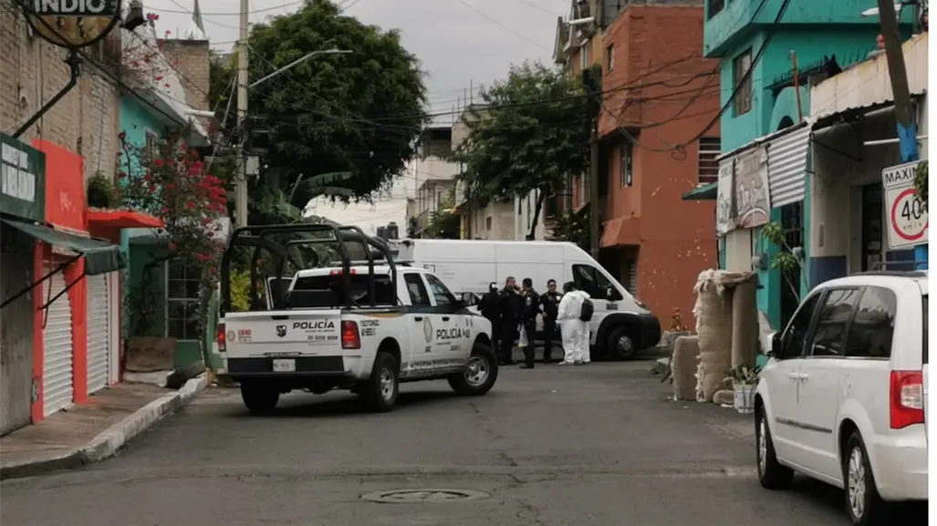 Asesinan a mujer a balazos en Iztapalapa mientras viajaba en motocicleta