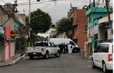 Asesinan a mujer a balazos en Iztapalapa mientras viajaba en motocicleta
