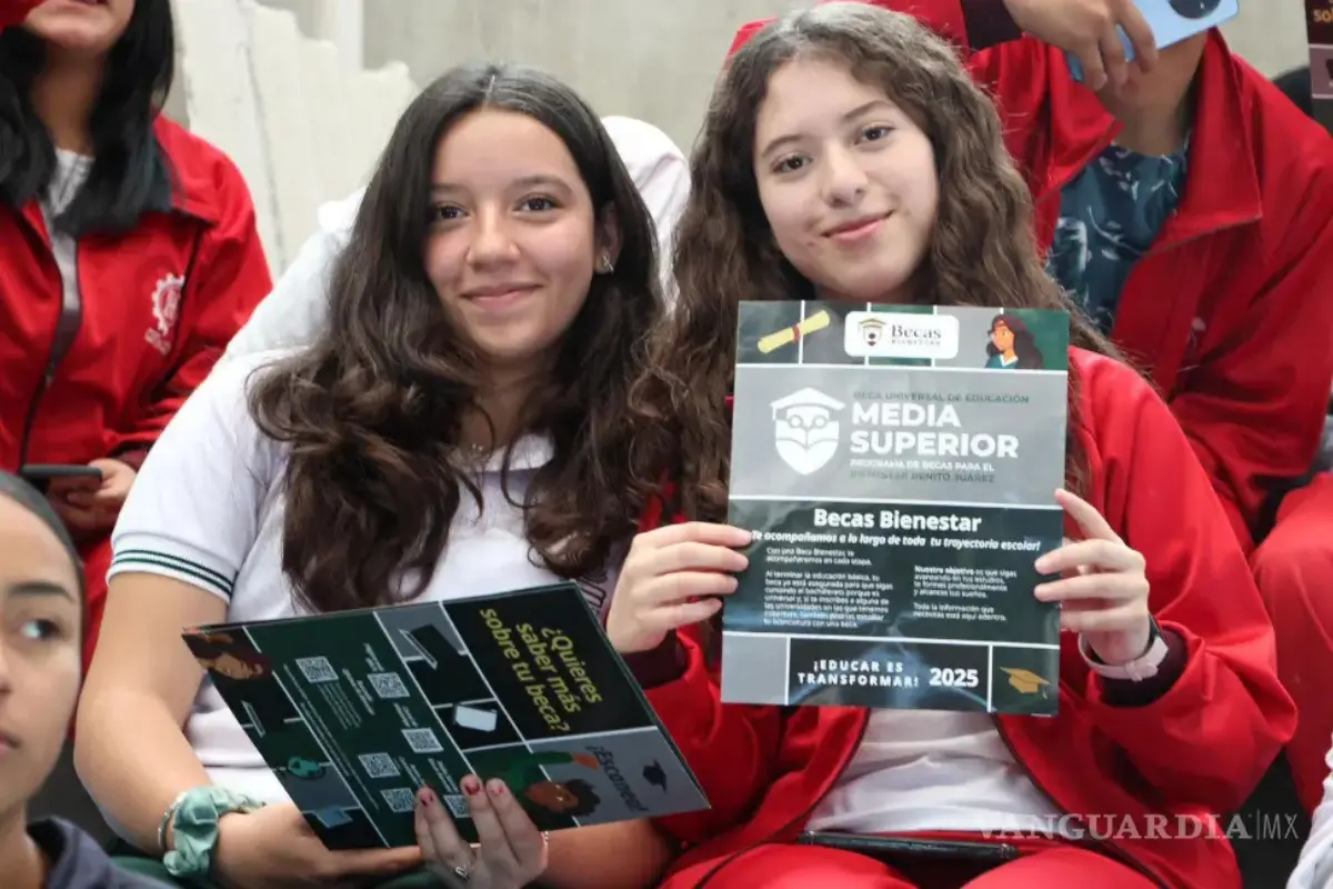 En las escuelas catalogadas como prioritarias, no aplica el requisito de límite de edad ni el criterio de bajos ingresos, lo que facilita el acceso de más jóvenes. Foto: Gobierno de México
