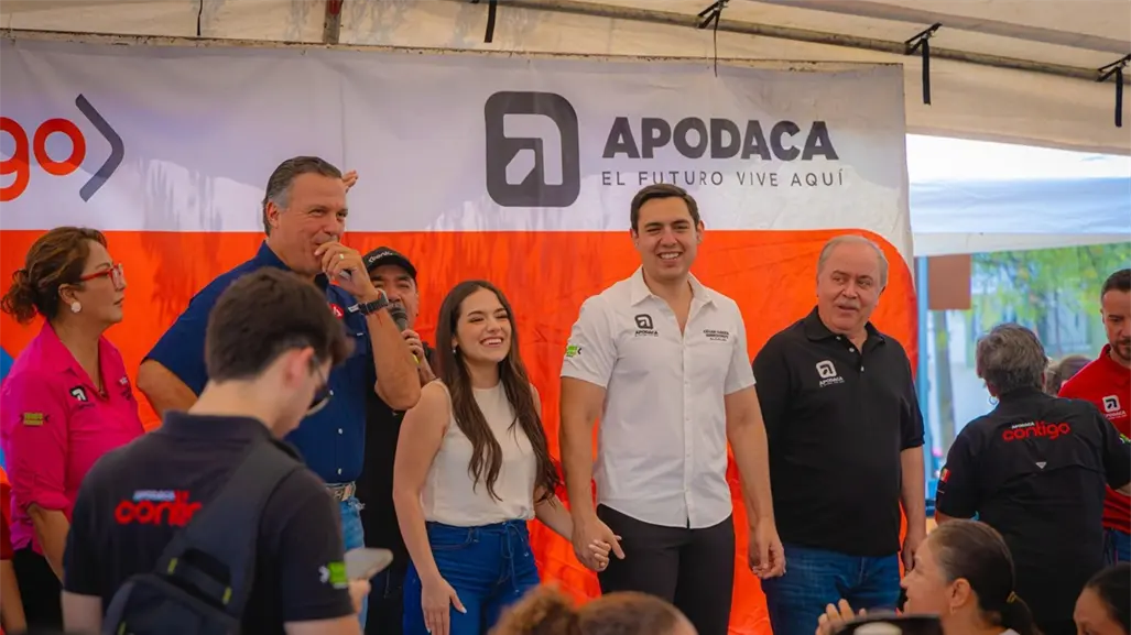 César Garza Arredondo invita a brigada "Contigo" en el sector Tréboles
