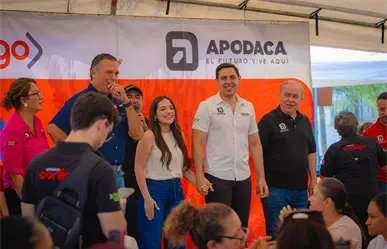 César Garza Arredondo invita a brigada "Contigo" en el sector Tréboles