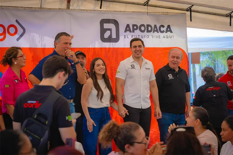 César Garza Arredondo invita a brigada “Contigo” en el sector Tréboles