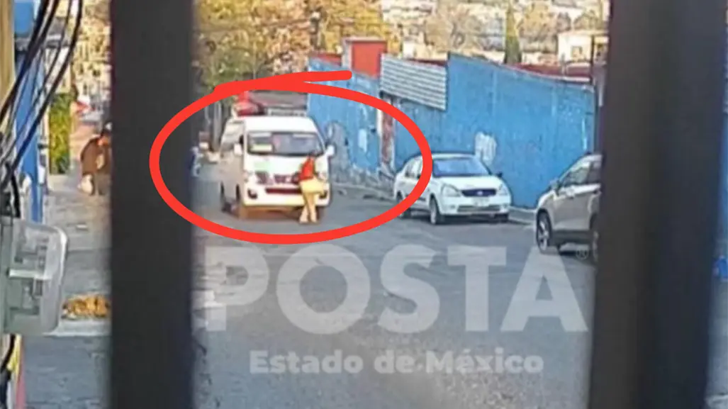 VIDEO | Chofer de transporte público atropella y mata a adulto mayor en Naucalpan; vecinos lo detienen