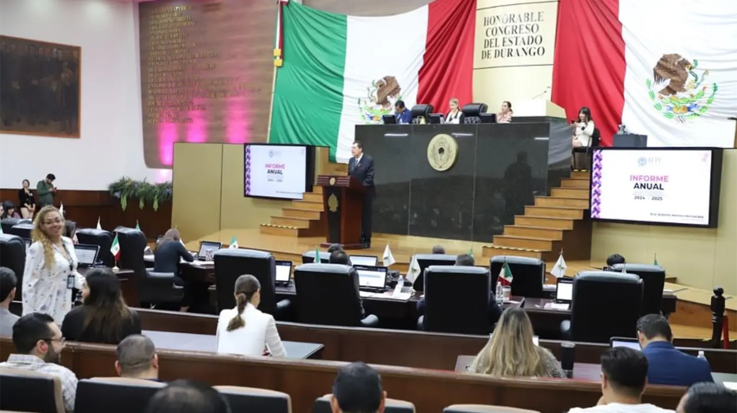 Roberto Herrera, presidente del IEPC Durango, compareció ante el Congreso local. | Foto: RRSS.