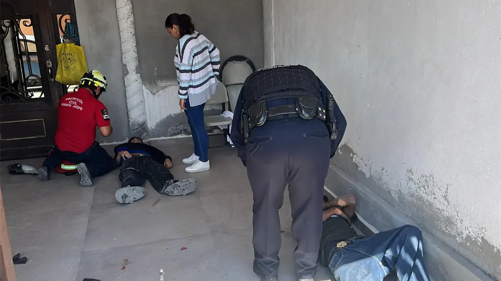 Impactan a menores en moto contra domicilio en Ramos Arizpe