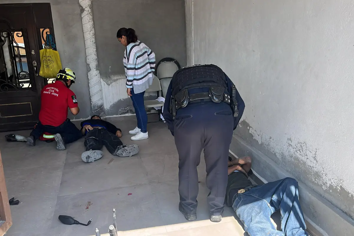 La policía procedió a la detención del conductor de la camioneta para su traslado a celdas municipales, donde se determinará su situación legal./Foto: Cortesía