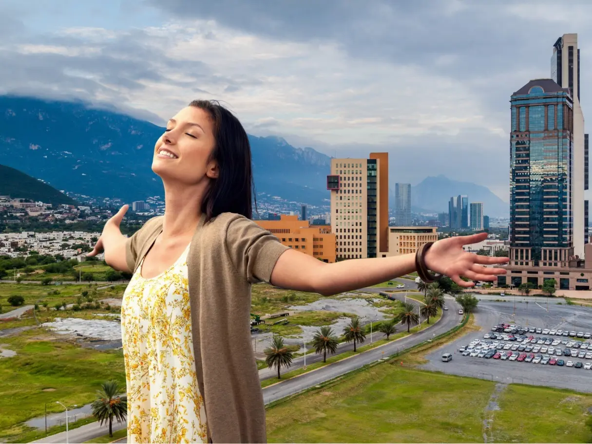 La calidad del aire en Monterrey resulta favorable para quienes realizan ejercicio físico o tienen tiempos de traslado prolongados. Foto: Canva.