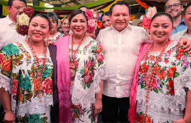 Joaquín Díaz Mena inaugura la Semana de Yucatán en México en el Palacio de los Deportes 