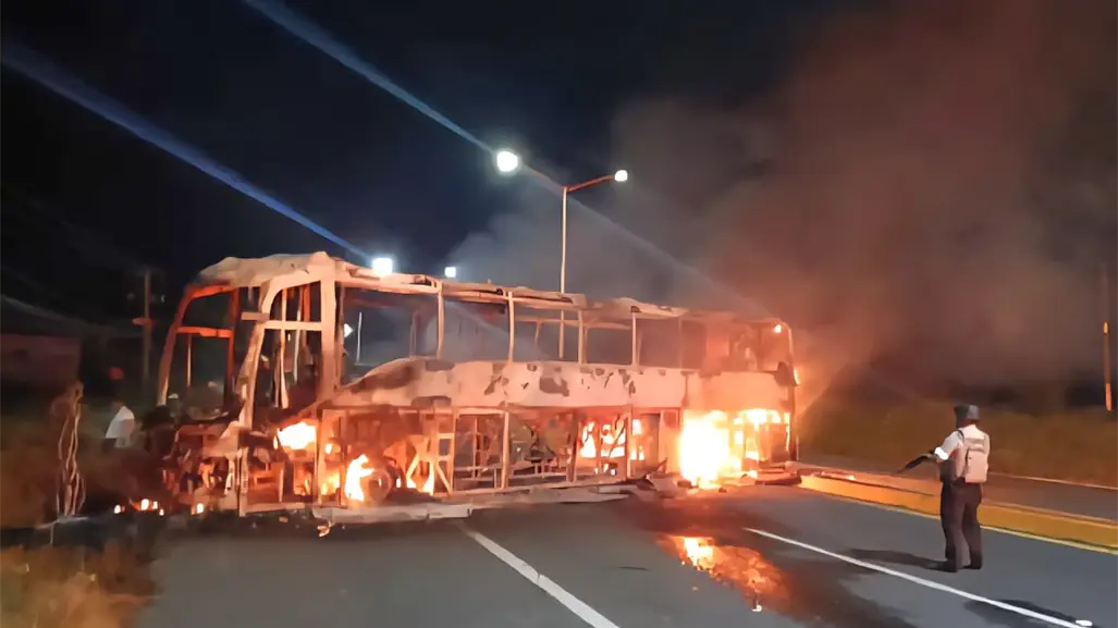 Carretera Durango - Zacatecas registra narcobloqueos este viernes 3 de octubre