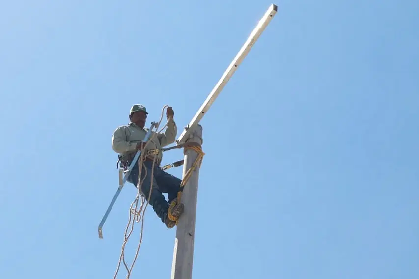 Esta obra busca beneficiar a más de 150 familias que carecían de electricidad. (Fotografía: Gobierno de Saltillo)