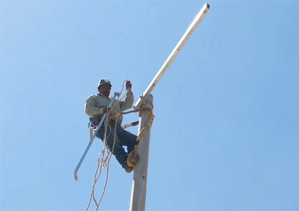 Saltillo fortalece servicios con nueva red eléctrica en Puerto de Flores