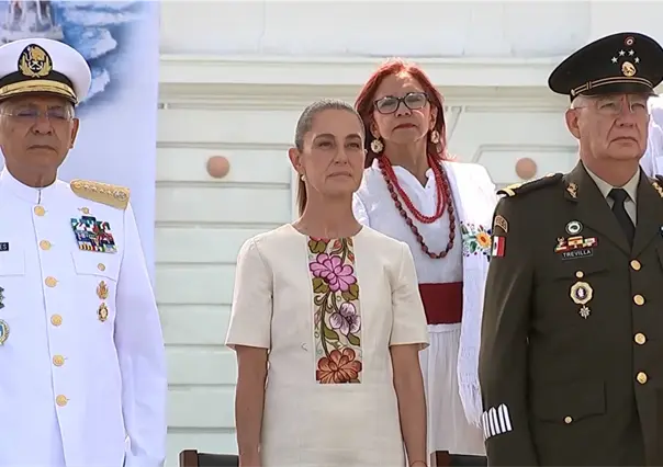 Claudia Sheinbaum encabeza ceremonia por el 204 aniversario de la Armada de México en Veracruz