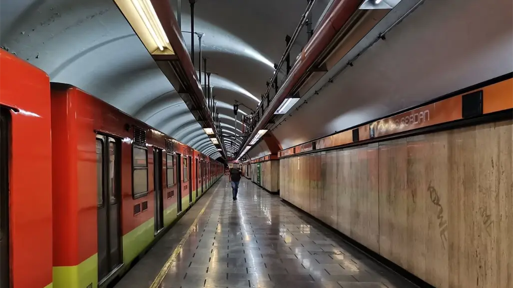 Mujer muere dentro de estación de línea 7 del Metro CDMX; fue golpeada por un tren
