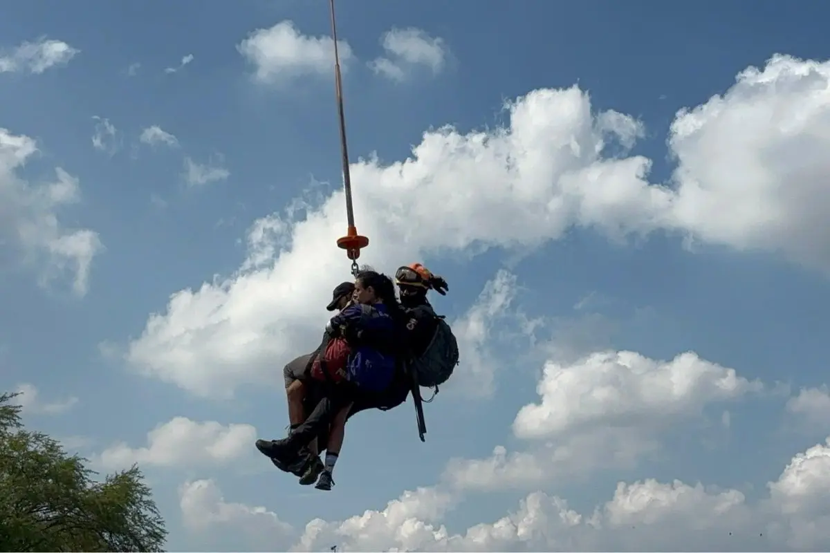Elementos de Protección Civil de Nuevo León realizaron un operativo de rescate en el Cerro de las Mitras. Foto: PCNL