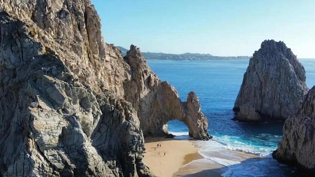ZOFEMAT advierte: caminar por la playa bajo el Arco de Cabo San Lucas puede costarte la vida