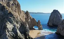 ZOFEMAT advierte: caminar por la playa bajo el Arco de Cabo San Lucas puede costarte la vida