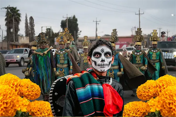 Celebra el Día de Muertos en San Quintín con desfile "Que Nadie Quede en el Olvido"