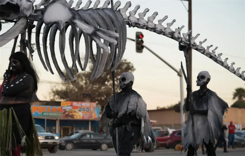 Foto: Facebook / Desfile de Dia de Muertos San Quintín