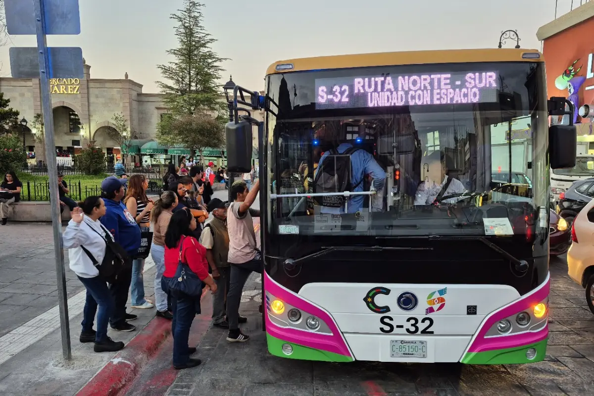 Con ello, muchas familias pudieron salir a pasear, llegar al Centro Histórico y a otras zonas recreativas sin gastar en transporte./Foto: Gobierno Municipal de Saltillo