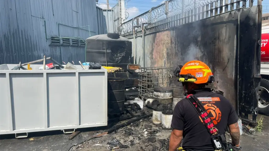 Controlan incendio en empresa de aires acondicionados en Monterrey