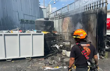 Controlan incendio en empresa de aires acondicionados en Monterrey