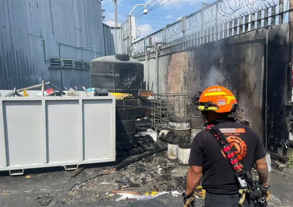 Controlan incendio en empresa de aires acondicionados en Monterrey