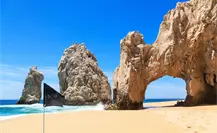¿Qué significa la bandera negra y por qué está en la playa bajo el Arco de Cabo San Lucas?