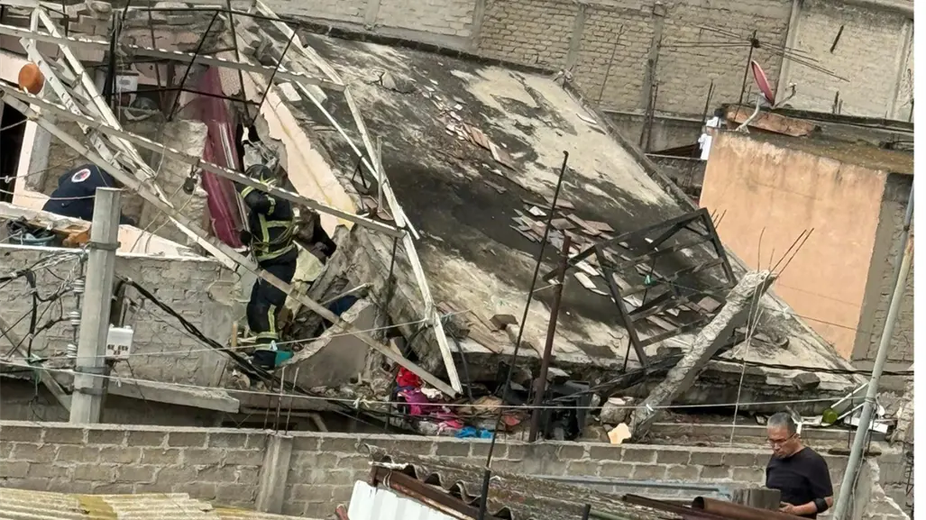 VIDEO | Explosión en Iztacalco derrumba losa; reportan un lesionado