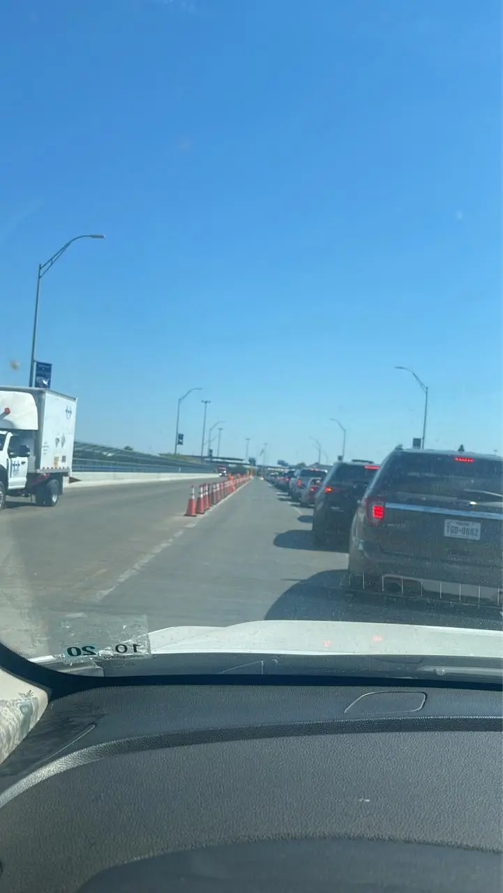El mes de octubre continua mostrando un gra flujo de viajeros en los puentes internacionales de Piedras Negras / Foto: Daisy N Patino