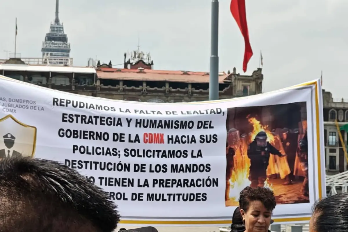 Manifestación de policías y familiares en CDMX. Foto: Luis Antonio Alfaro
