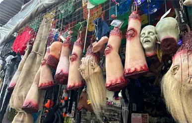 Piernas, cabezas y sangre falsa: la tienda en Monterrey que tiene todo para un Halloween aterrador