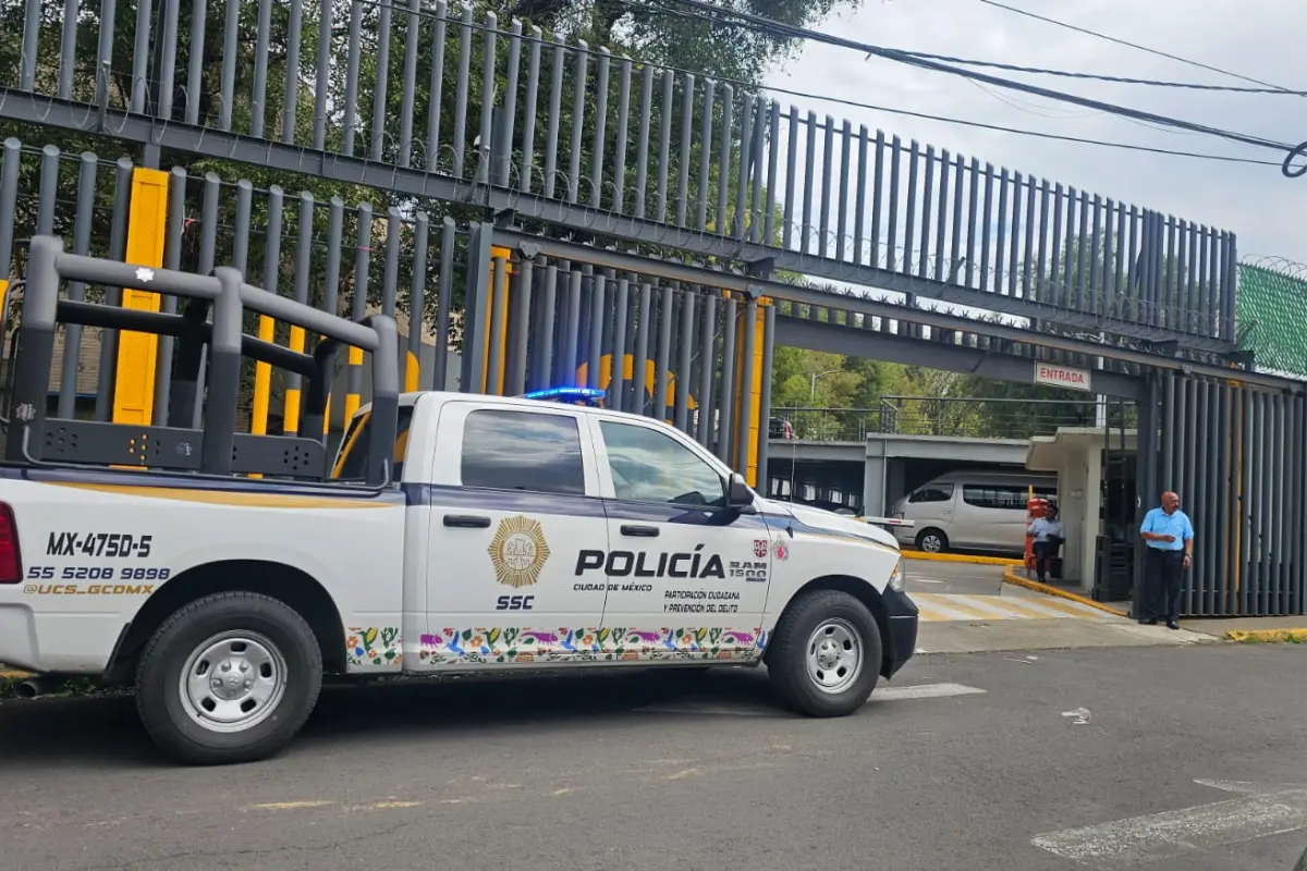 Policía en Preparatoria 6 UNAM