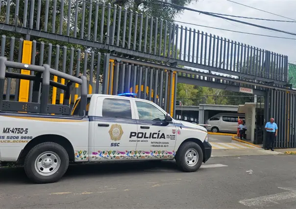 VIDEO | Evacúan la preparatoria 6 de la UNAM por posible explosivo; autoridades revisan el plantel