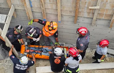 VIDEO | Hombre resulta herido tras fuerte caída en una zanja en San Pedro Garza García