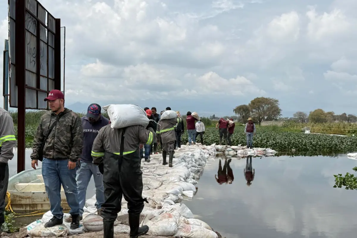 Labores de reforzamiento en el río Lerma en Edomex.  Foto: X (@agua_edomex)