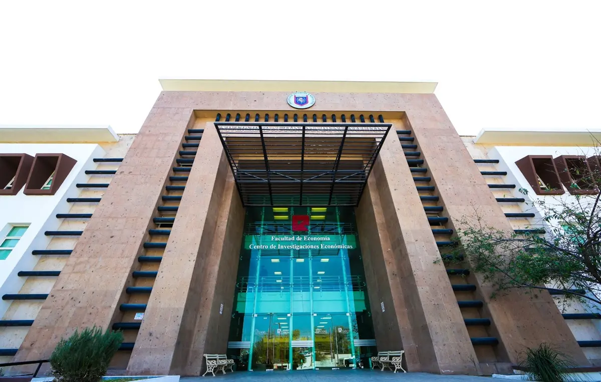 La Facultad de Economía de la Universidad Autónoma de Nuevo León (UANL) será la sede del XXIII Congreso Internacional SIGEF 2025, un evento académico que se desarrollará los días 7 y 8 de octubre en modalidad virtual con la participación de más de 60 investigadores procedentes de España, Finlandia, Perú, Colombia y México. Foto: Universidad Autónoma de Nuevo León (UANL)