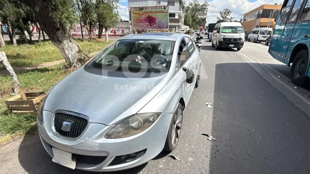 Automovilista invade carril confinado del Mexibús y provoca choque en Ecatepec