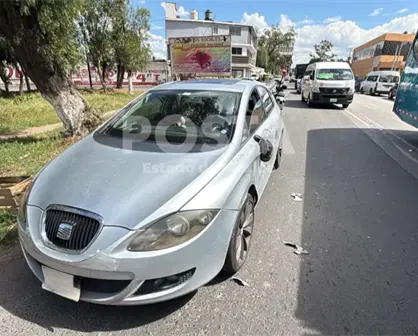 Automovilista invade carril confinado del Mexibús y provoca choque en Ecatepec