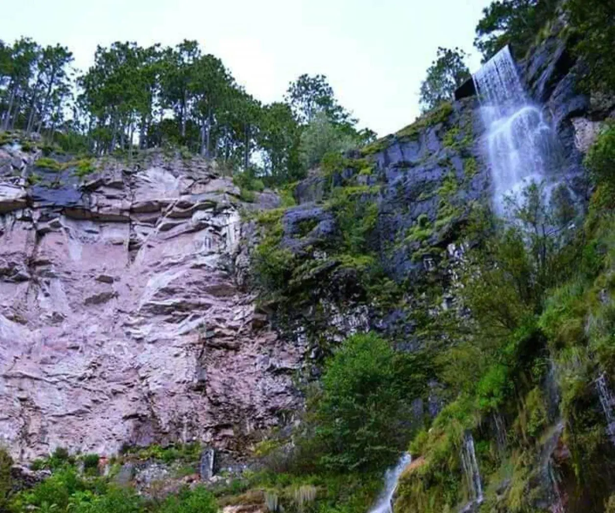 La cascada que puedes ver desde la Supercarretera Durango - Mazatlán en temporada de lluvia