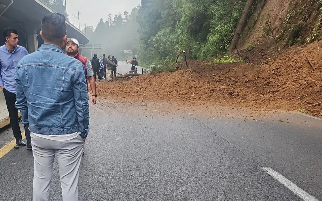 Derrumbe en autopista Toluca-México Foto: POSTA