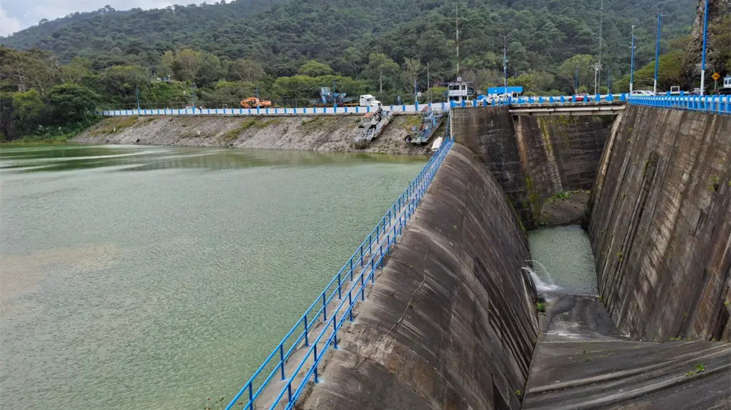 Valle de Bravo reactiva actividades turísticas y acuáticas tras llenado de presa casi al 90%