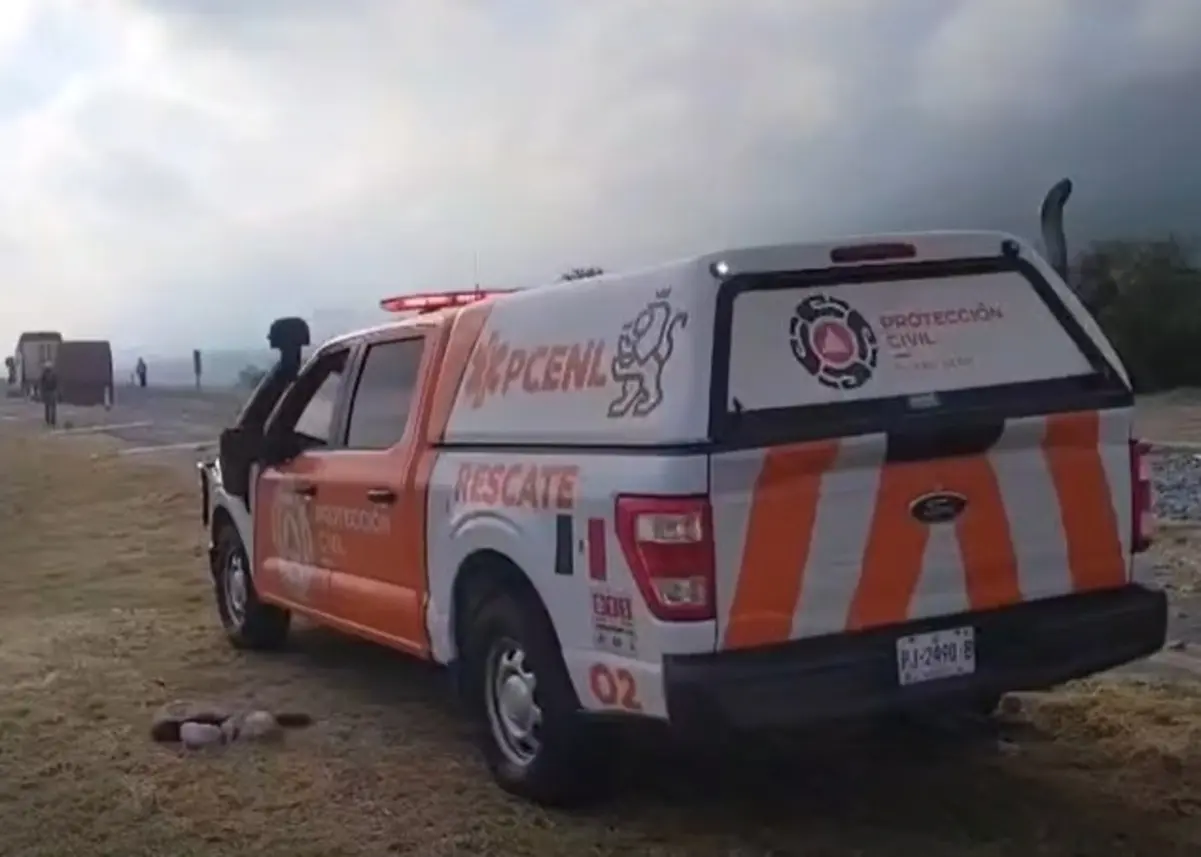 Este accidente vial en Santa Catarina, pese a no haber dejado personas lesionadas. Foto: Protección Civil de Nuevo León.