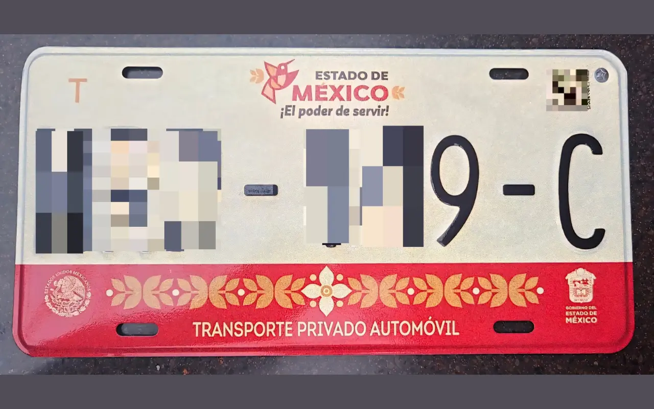 Placas vehiculares. Foto: FB/ Trámites vehiculares CDMX y EDOMEX (Canva)