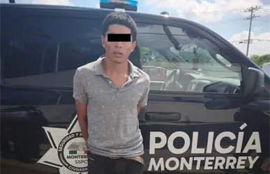 Policía de Monterrey arresta a hombre con cartuchos y droga en la vía pública