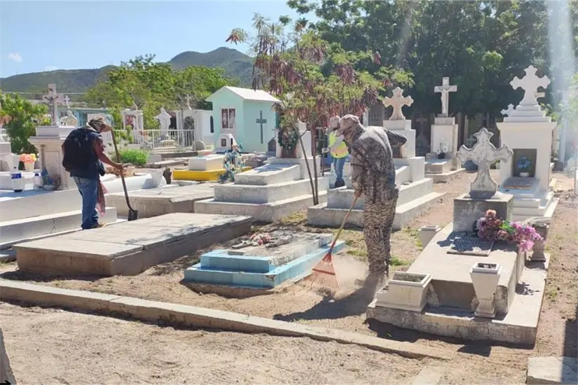 Jornadas de limpieza y mantenimiento en Los San Juanes para dejar todo listo para las celebraciones. Foto: Ayuntamiento de La Paz