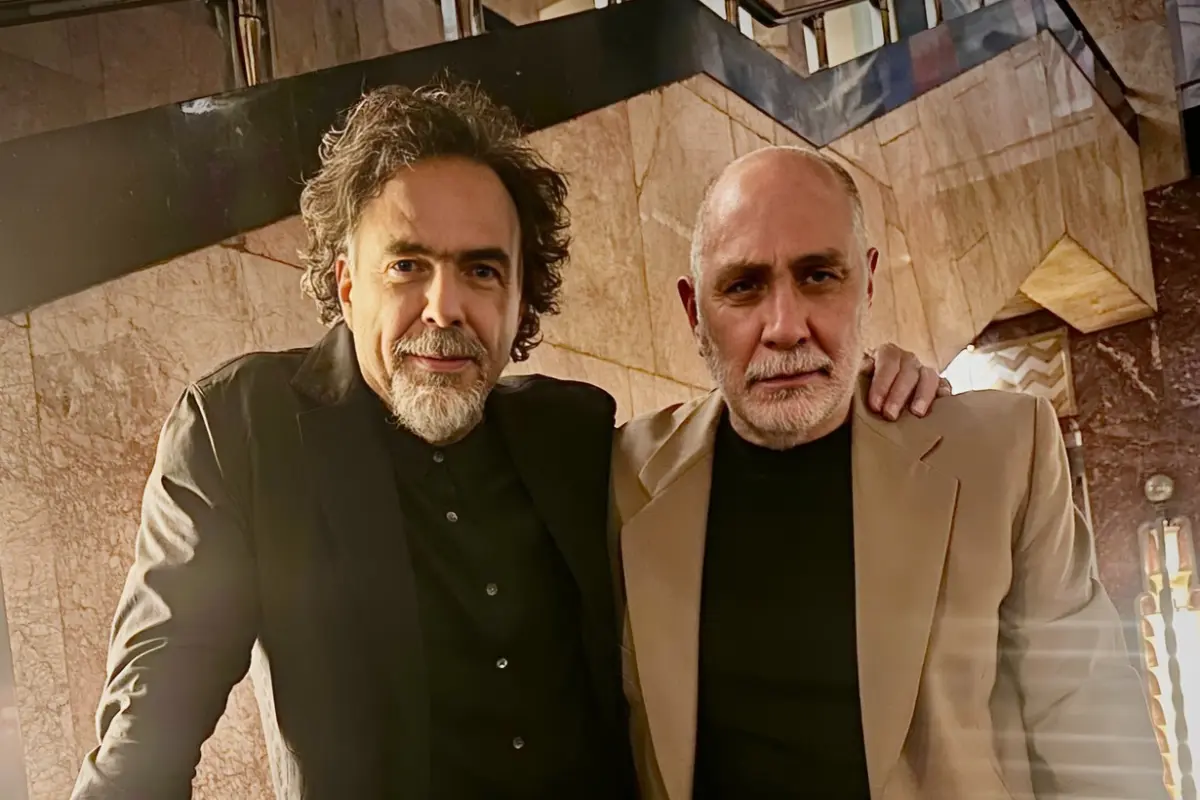 Alejandro González Iñárritu y Guillermo Arriaga se reconciliaron en el Palacio de Bellas Artes de la Ciudad de México (FOTOS: Cortesía Icunacuri Acosta)